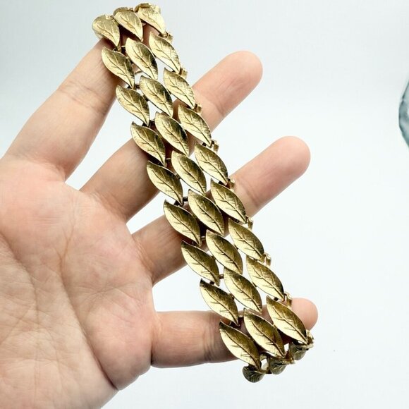 Vintage Lisner Gold Tone Leaves Link Chain Bracelet - Picture 2 of 10